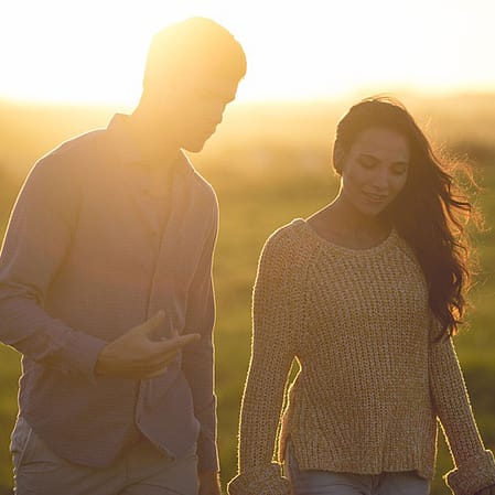 couple dans le soleil
