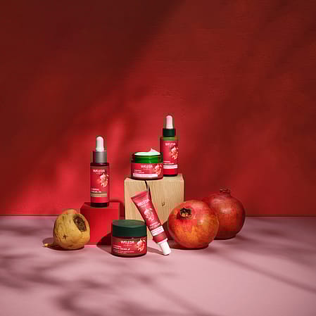 gama completa: contorno de ojos, serum, crema de día y de noche y aceite reafirmante y antioxidante de granada y peptidos de raiz de maca