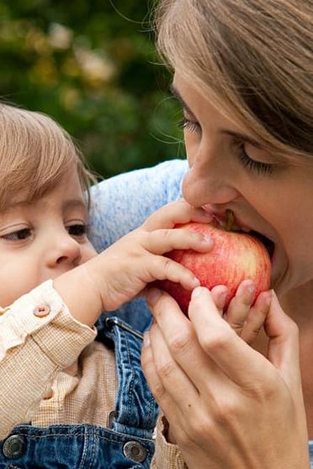Kind mit Mutter
