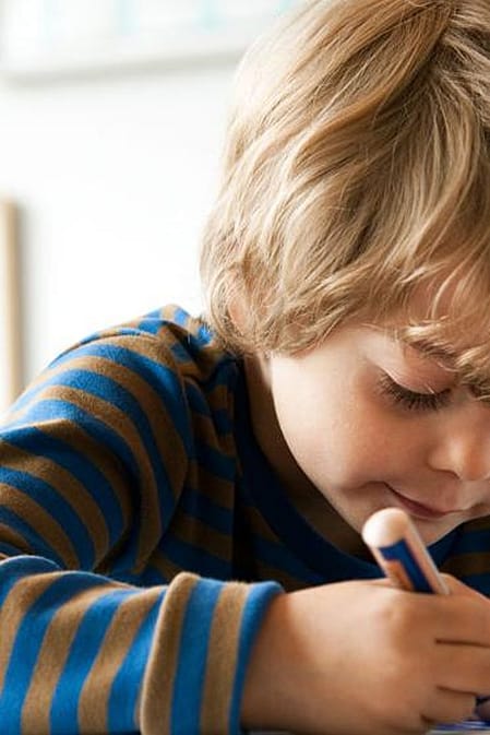 enfant qui lit
