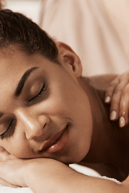 femme qui se fait masser
