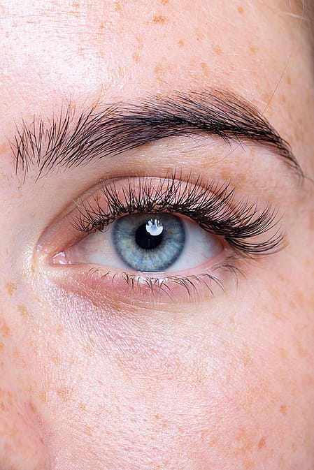 Das Auge einer Frau von nahem