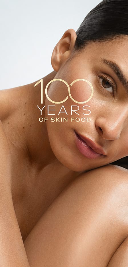 Gesicht einer Frau mit 100 Jahre Skin Food