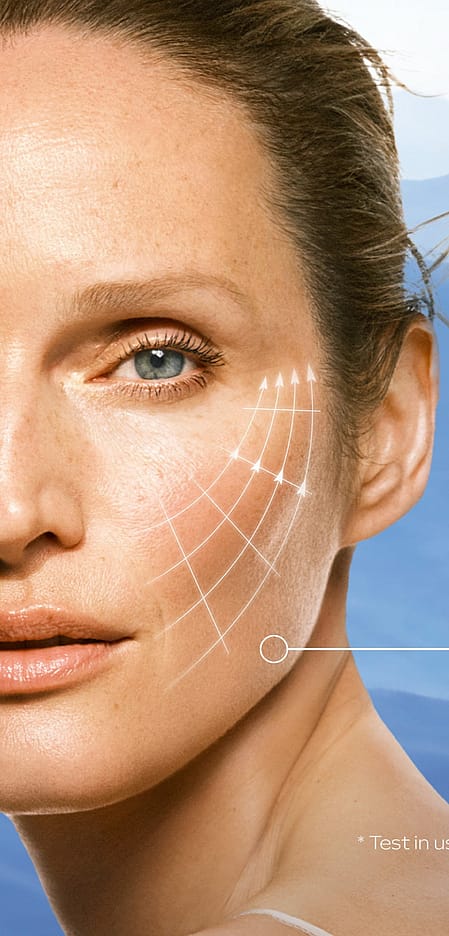 viso donna con sfondo blu e siero