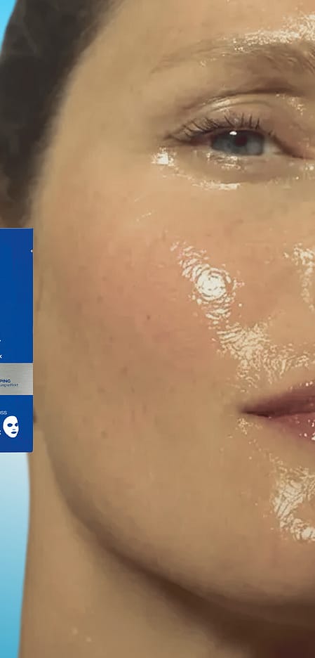 Viso donna su sfondo azzurro con le maschere viso in tessuto di fianco