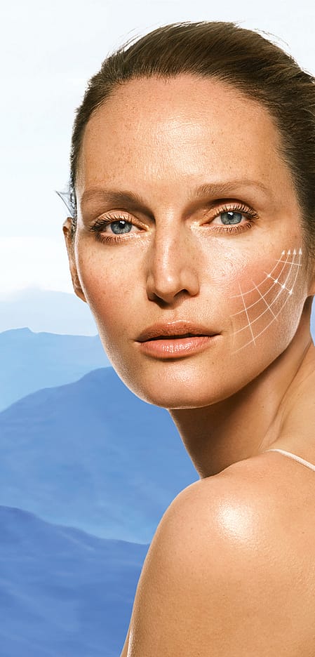 Exo Boost Double Serum und Gesicht einer Frau mit Berge im Hintergrund