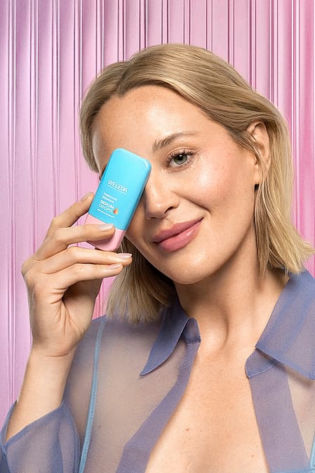 das model Jennifer mit Hyaluron Drops