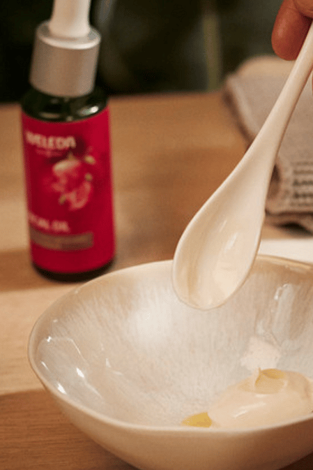 cabecera mezclar serum con crema facial