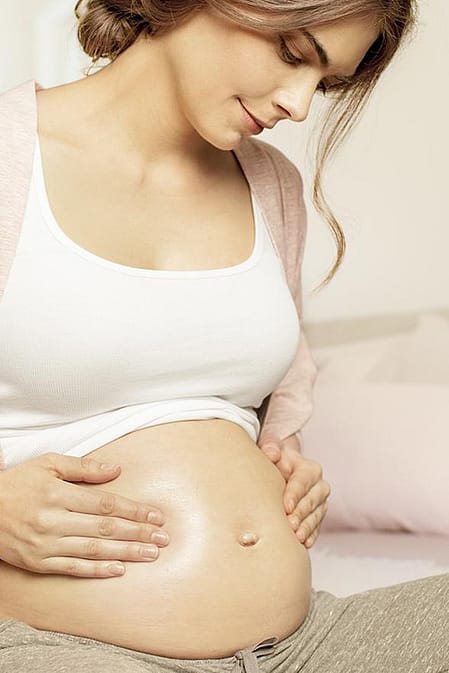 massage du ventre femme enceinte