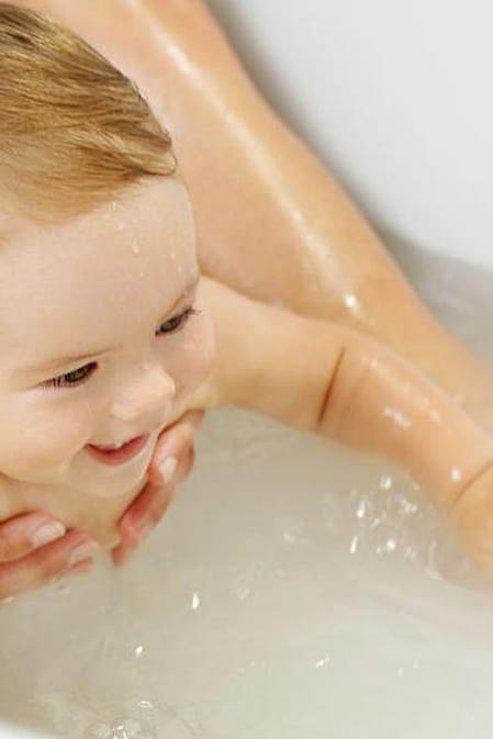 Les joies du bain avec votre bébé !