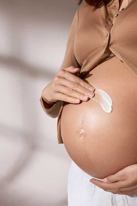 Massage schwangerer Bauch