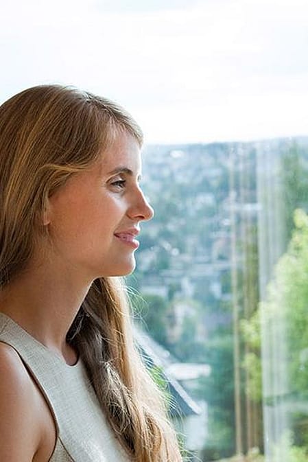 pareja feliz abrazada