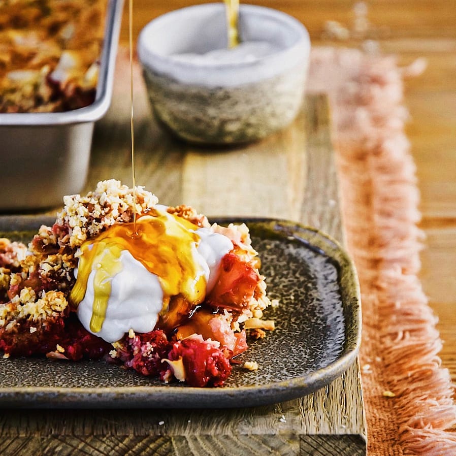 Hafer-Crumble mit frischen Fruechten