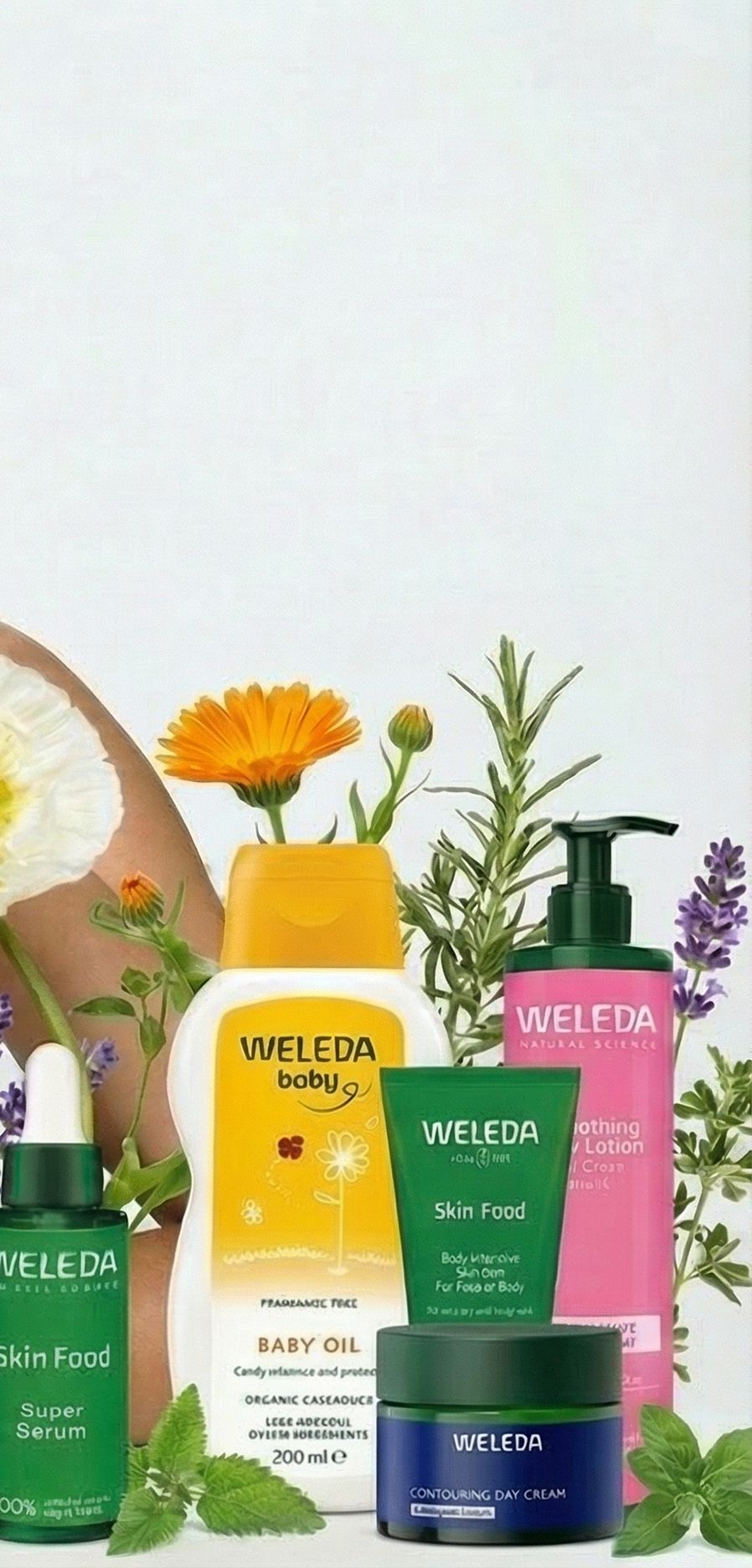 kvinna med produkter framför sig