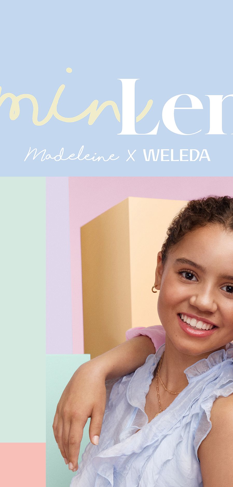 Två tjejjer i närbild