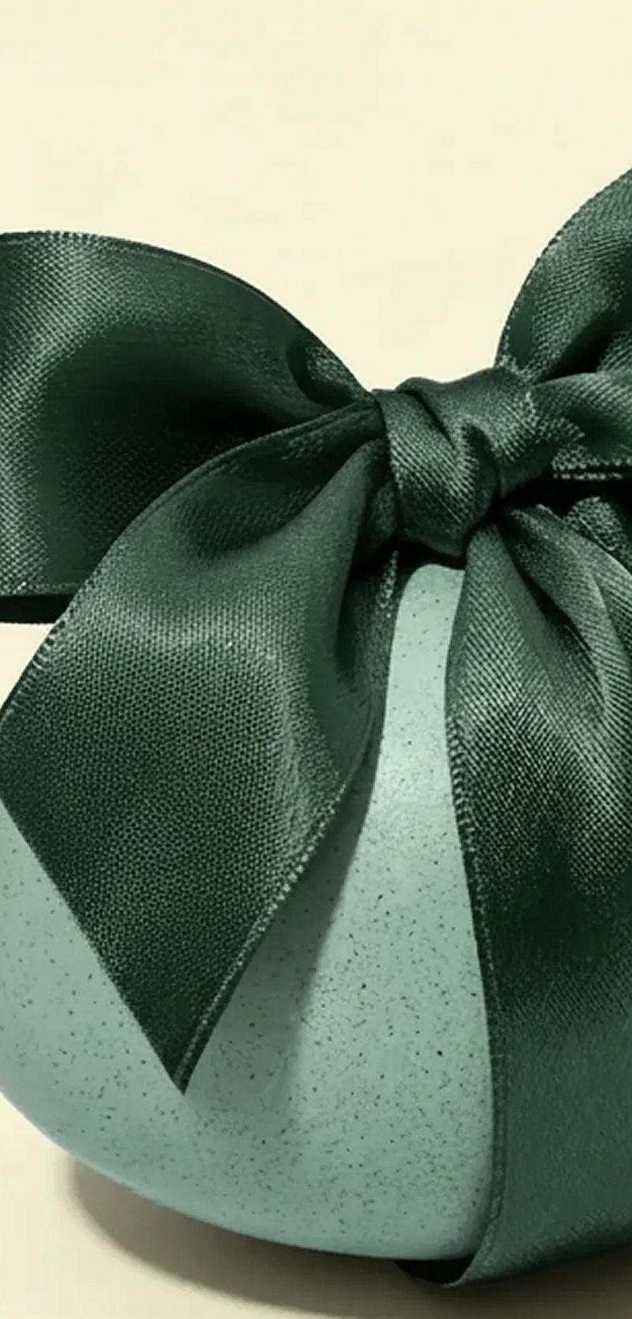 Kvinna med weleda produkter