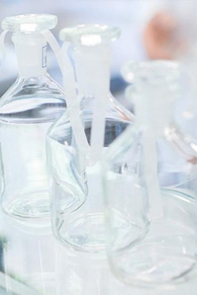 Glasflakons im Labor