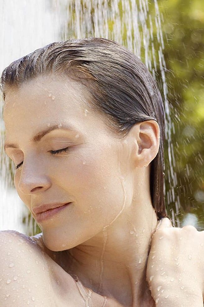 femme qui se douche