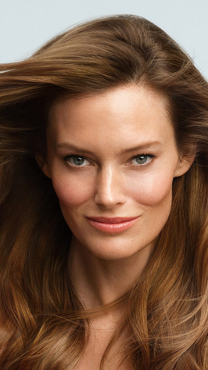 Frau mit vielen Haaren