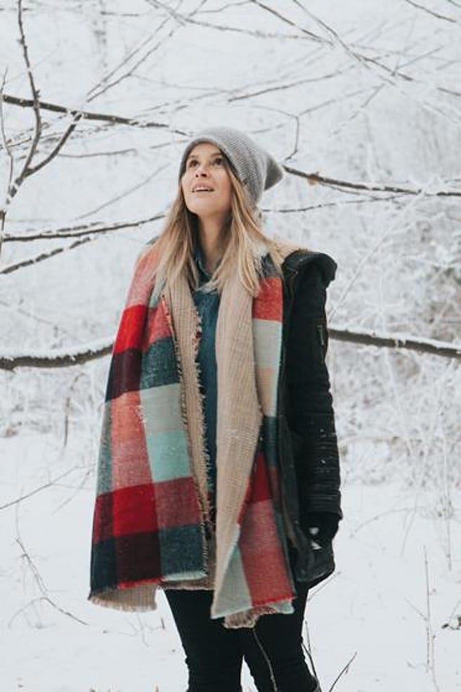 chica bosque invierno nieve