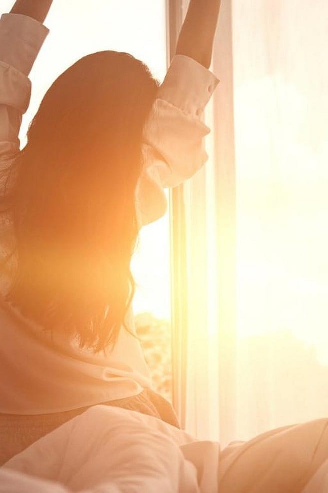 Femme qui se réveille