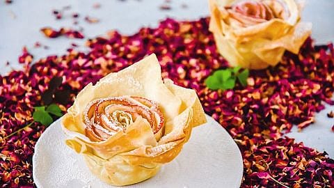 Rosenküchlein mit Apfel-Mandelfüllung