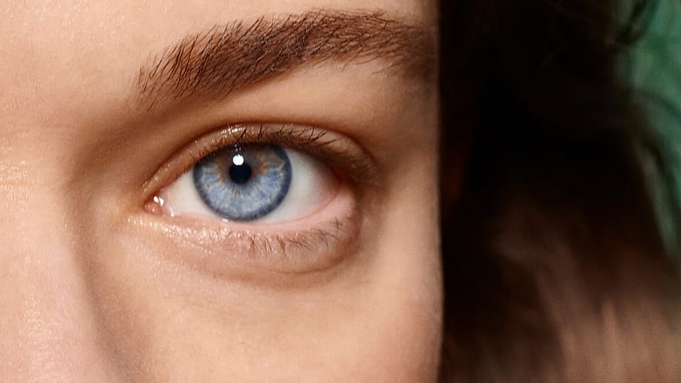 Auge einer Frau von nahem