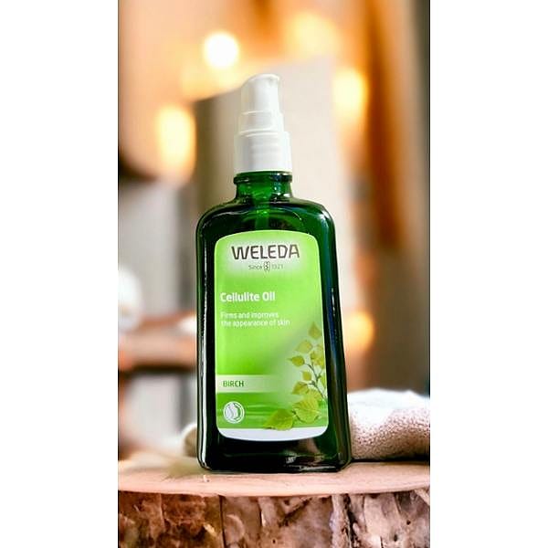 Birch Cellulite Oil on a wooden round.