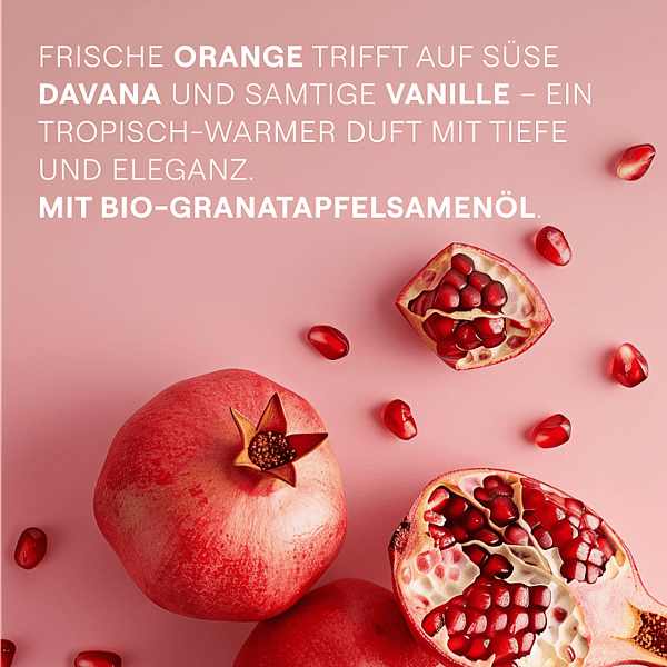 Granatapfel ganz, aufgeschnitten und Kerne. Frische Orange trifft auf süsse Davana und samtige Vanille - ein tropisc-warmer Duft mit Tiefe und Eleganz. Mit Bio-Granatapfelsamenöl.