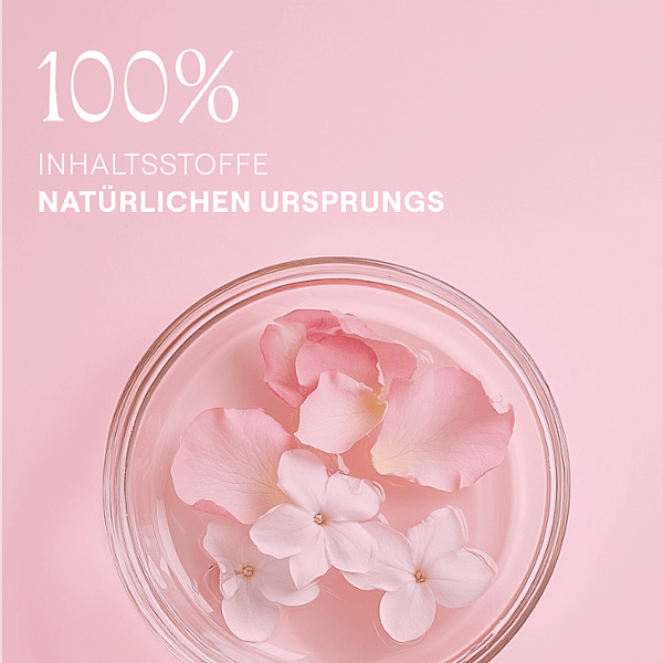 Rosenblätter und Weisser Tee Blüten in einer Petrischale. 100% Inhaltsstoffe natürlichen Ursprungs.