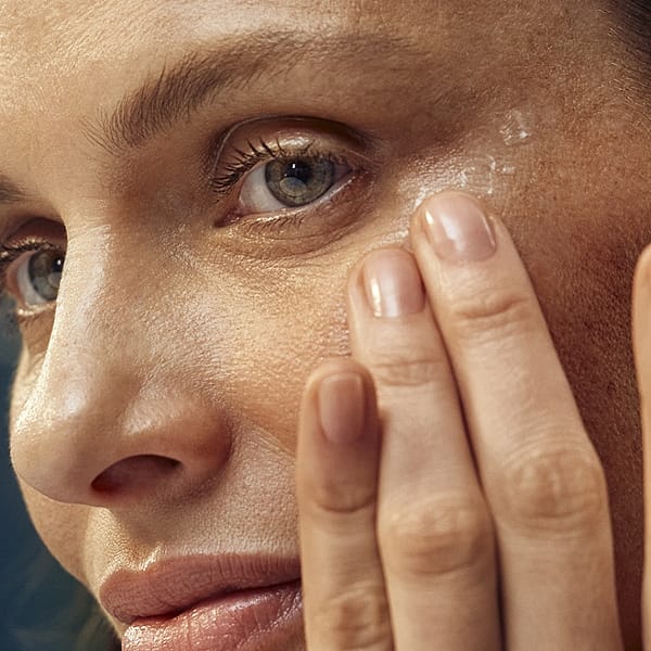 Contorno de Ojos Reafirmante de Granada y Péptidos de Maca