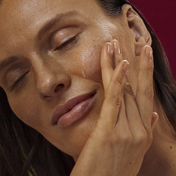 Crema de Noche Reafirmante de Granada y Péptidos de Maca