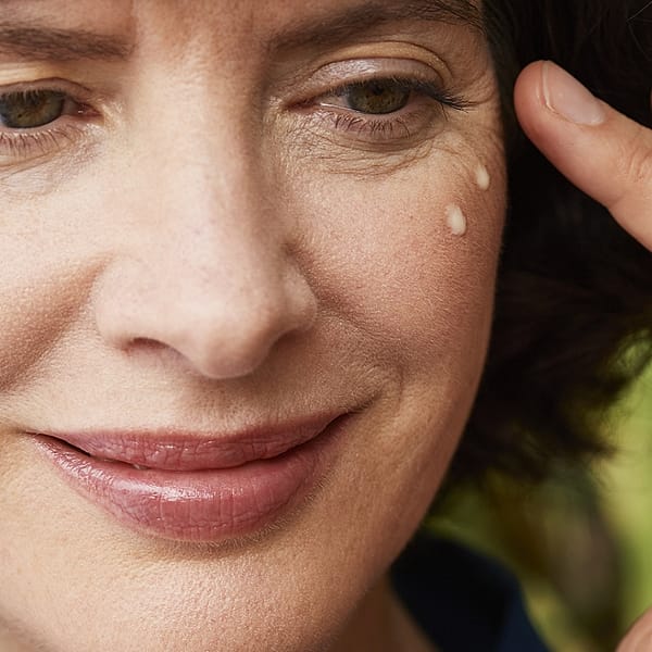 Contorno de Ojos y Labios Redensificante de Genciana Azul y Edelweiss