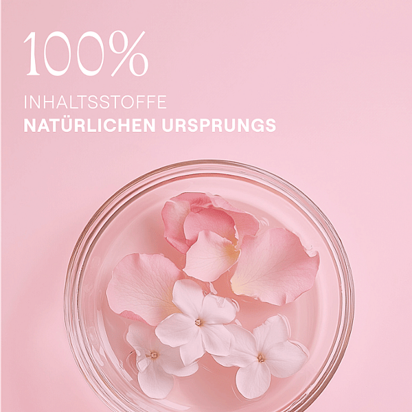 Rosenblätter und Weisser Tee Blüten in einer Petrischale. 100% Inhaltsstoffe natürlichen Ursprungs.